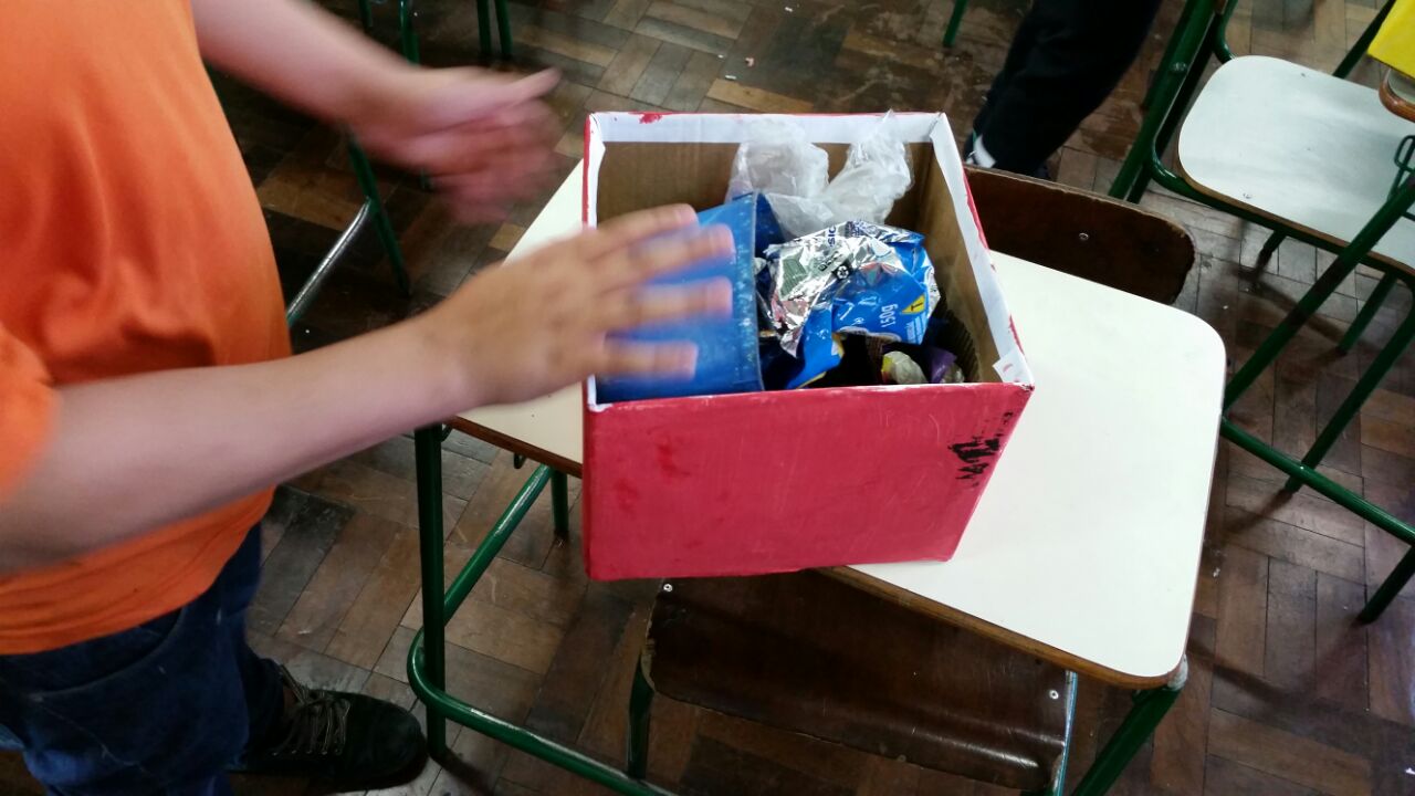 Coleta_de_lixo_na_escola_-_foto_5